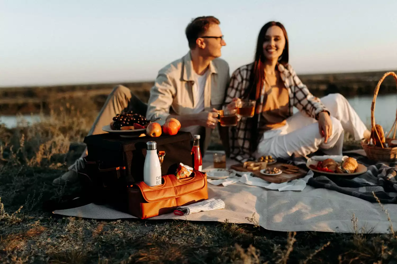 white picnic blanket waterproof